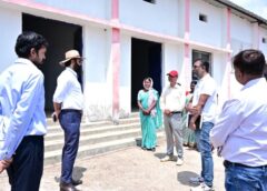 महिला सशक्तिकरण की ओर बड़ा कदम: जशपुर कलेक्टर रोहित व्यास ने घोलेंगे में गारमेंट फैक्ट्री की संभावनाएं परखी, स्व-सहायता समूह की महिलाओं को आत्मनिर्भर बनाने की पहल तेज