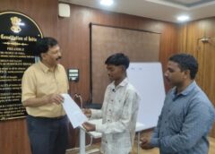 कर्तव्य की विरासत : दिवंगत आरक्षक का बेटा बना पुलिस जवान, विभाग की संवेदनशील पहल ! पिता की मौत के बाद नहीं टूटा हौसला, बेटे को मिली पुलिस की नौकरी, भावुक कर देगा मामला !