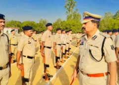 सूरजपुर पुलिस की परेड : पुलिस लाइन में दिखा दम—एक साथ कदमताल ने बढ़ाया जोश और अनुशासन का स्तर ! फिटनेस और फोकस का पावर शो ! पुलिस की परेड ने दिखाया परफेक्ट तालमेल.
