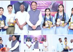 सपनों को लक्ष्य बनाकर मेहनत करें, सफलता खुद कदम चूमेगी”: मुख्यमंत्री विष्णुदेव साय ने बलरामपुर-रामानुजगंज के मेधावी छात्रों को किया सम्मानित, उज्ज्वल भविष्य का दिया भरोसा