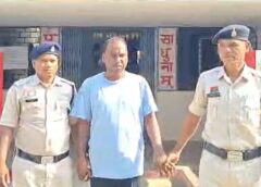 जशपुर ब्रेकिंग : ₹6.79 लाख सालाना आय, लेकिन दिखाए सिर्फ ₹75 हजार! फर्जी आय प्रमाण पत्र बनाकर सरकारी योजना में कराया प्रवेश, जशपुर में शिक्षक पर पुलिस की बड़ी कार्रवाई