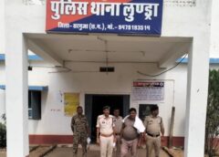 साइबर सेल और पुलिस की संयुक्त कार्रवाई : पुलिस ने मारा छापा—डस्टर कार समेत बड़ा खुलासा ! MP से लाई जा रही थी अवैध शराब की खेप, अंबिकापुर में फिल्मी अंदाज में पकड़ा गया तस्कर ! गिरफ्तार कर भेजा गया न्यायिक रिमांड पर.