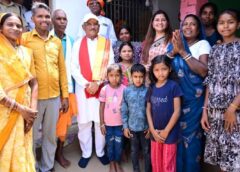एक ग्रामीण का न्योता, मुख्यमंत्री का अपनापन – प्रधानमंत्री आवास से साकार हुआ सपना, मुख्यमंत्री ने कराया गृह प्रवेश ; मुख्यमंत्री श्री साय ने पूछा “आवास कोन भेजिस, मोहन ने कहा – मोदी जी ने”