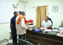 जनदर्शन में आमजनों की आवाज बनी प्राथमिकता: जशपुर में अपर कलेक्टर प्रदीप कुमार साहू ने सुनी 21 आवेदनों की समस्याएँ, अधिकारियों को दिए समयबद्ध और पारदर्शी निराकरण के सख्त निर्देश