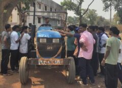 बंदूक छोड़ थामा ट्रैक्टर का स्टीयरिंग—नारायणपुर में आत्मसमर्पित नक्सलियों की जिंदगी में नई शुरुआत, अब सीख रहे ड्राइविंग और मशीन रिपेयरिंग के हुनर