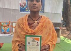 नारायणपुर के वनांचल में थमी भटकन, संताय पोटाई को शिविर में ही मिला नया राशन कार्ड
