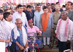 बिजली की कड़क ने छीनी थी चलने की ताकत, ‘सुशासन तिहार’ ने लौटाया आत्मविश्वास : धमतरी के शिवचरण को मिली मोटराइज्ड ट्राईसाइकिल, फिर जगी आत्मनिर्भर जीवन की उम्मीद