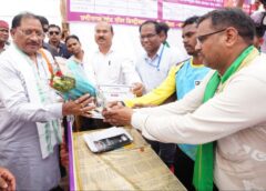 मुख्यमंत्री बिजली बिल भुगतान समाधान योजना से उपभोक्ताओं को बड़ी राहत: सुशासन तिहार शिविर में मुख्यमंत्री विष्णु देव साय ने हितग्राहियों से किया संवाद, हजारों रुपये की छूट पाकर लोगों के चेहरों पर लौटी खुशी