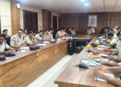 सूरजपुर पुलिस अलर्ट मोड पर : अपराधियों के खिलाफ बड़ा एक्शन प्लान ! डीआईजी-एसएसपी ने थानेदारों को दिए सख्त निर्देश, अब चौक-चौराहों पर बढ़ेगी पुलिस की उपस्थिति, फरार आरोपियों पर कसेगा शिकंजा.
