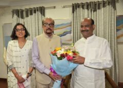 रायपुर में लोकसभा अध्यक्ष ओम बिड़ला का भव्य स्वागत: राज्यपाल रमेन डेका ने लोकभवन में किया आत्मीय अभिनंदन, स्मृति चिन्ह भेंट कर किया सम्मानित