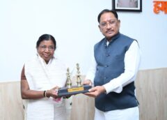 चार दशक की समाजसेवा को मुख्यमंत्री का सम्मान, पद्मश्री डॉ. बुधरी ताती के समर्पण और जनजातीय उत्थान के कार्यों की सराहना