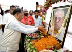 मुख्यमंत्री विष्णुदेव साय ने स्व. बंशीलाल देवांगन को दी भावभीनी श्रद्धांजलि, शोक संतप्त परिवार से मिलकर बंधाया ढांढस
