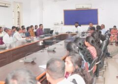जशपुर कलेक्टर का बड़ा एक्शन! 15 अगस्त के बाद सुबह 10 बजे बायोमेट्रिक हाजिरी नहीं तो कटेगा वेतन, देर से आने और बिना उपस्थिति कार्यालय छोड़ने वालों पर होगी सख्त कार्रवाई