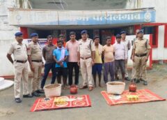पत्थलगांव के रथ मेला में पुलिस की बड़ी कार्रवाई :  दो जुआ फड़ों से 77,240/- रुपये नकद जब्त, खुड़खुड़िया खेलाने वाले सात आरोपी को गिरफ्तार कर भेजा गया न्यायिक रिमांड पर जेल.