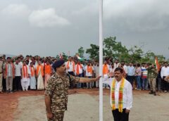 कर्रेगुट्टा पर पहुंची बस्तर तिरंगा यात्रा, उप मुख्यमंत्री विजय शर्मा ने फहराया तिरंगा, कहा – मेरे जीवन का सबसे महत्वपूर्ण दिन