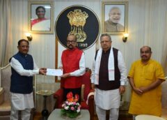 असम की बाढ़ में छत्तीसगढ़ बना मददगार, मुख्यमंत्री विष्णु देव साय ने राज्यपाल रमेन डेका को सौंपा 5 करोड़ का सहायता चेक; बाढ़ प्रभावित परिवारों के राहत-पुनर्वास में मिलेगी बड़ी मदद