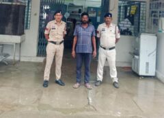 शराब के नशे में दबंगई! पैसे देने से मना करने पर बकरी चराने वाले से गाली-गलौज, धमकी और मारपीट—नवागढ़ पुलिस ने 55 वर्षीय आरोपी को दबोचा