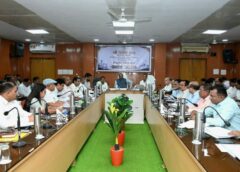 बारिश से टूटी सड़कों पर तत्काल एक्शन, अधूरे विकास कार्यों पर सख्ती! अरुण साव ने अधिकारियों को दी दो टूक—देरी नहीं, समय-सीमा में पूरा करें हर काम