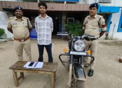 सुपेला में अस्पताल के पास सरेराह लूट से सनसनी! मोटरसाइकिल रोककर धारदार हथियार से हमला, मोबाइल और ₹500 लूटकर भागा आरोपी, पुलिस ने घेराबंदी कर दबोचा