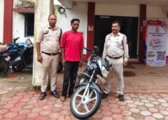 पहचान बनाकर ठेकेदार का भरोसा जीता, फिर मोटरसाइकिल लेकर हो गया फरार! 6 महीने बाद बिलासपुर पुलिस ने मध्यप्रदेश से आरोपी को बाइक सहित दबोचा