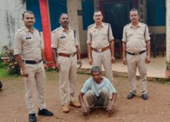 दोहरे हत्याकांड से सनसनी! चरित्र पर शक के बाद पत्नी और युवक की हत्या, फरार आरोपी फावड़ा और खून से सने कपड़ों समेत गिरफ्तार