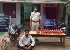 ₹500 की दिहाड़ी के लालच में नाबालिगों से शराब तस्करी! बलौदाबाजार पुलिस ने मुख्य सरगना ओमप्रकाश उर्फ राजा साहू को दबोचा, 92 पाव शराब और बाइक जब्त