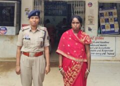स्व सहायता समूह में मुनाफे का झांसा, महिलाओं के नाम पर निकलवाए लाखों के लोन! करीब ₹15 लाख हड़पने की आरोपी महिला गिरफ्तार, बैंक दस्तावेज और एटीएम कार्ड जब्त