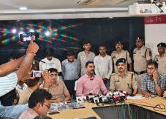 प्रोफेसर ही निकला परीक्षा माफिया का मास्टरमाइंड! घर ले गया गोपनीय प्रश्नपत्र, मोबाइल से बनाया वीडियो छात्रों को बेचा, पुलिस ने 6 आरोपियों को दबोचा