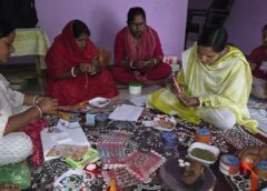 राखी का रिश्ता, भरोसे का साथ—विष्णु भैया संग विकास की बात : कम लागत में राखियां बनाकर आत्मनिर्भरता की राह पर बढ़ रहीं बिहान की महिलाएं