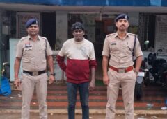 मां-बहन से गाली-गलौज रोकने पहुंची महिला पर हमला! विवाद बढ़ा तो धारदार हथियार से किया वार, नेवई पुलिस ने आरोपी को गिरफ्तार कर हथियार किया जब्त
