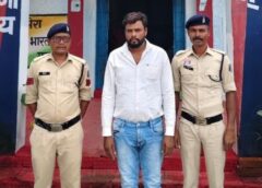 महिला को धमकाकर दुष्कर्म का आरोप! घर में घुसकर बच्चे और बदनामी की धमकी देने वाला आरोपी संतोष साहू 24 घंटे में गिरफ्तार, न्यायिक रिमांड पर भेजा गया