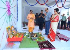भगवान विश्वकर्मा की भक्ति में सजा लोकभवन! राज्यपाल रमेन डेका ने प्रथम महिला संग की पूजा-अर्चना, देश-प्रदेश की सुख-समृद्धि के लिए मांगा आशीर्वाद