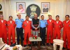 राज्यपाल रमेन डेका से एंटी नक्सल टास्क फोर्स के एयर ऑफिसर कमांडिंग की मुलाकात, लोक भवन में हुई सौजन्य भेंट—बैठक में कौन-कौन से वरिष्ठ सैन्य अधिकारी रहे मौजूद?
